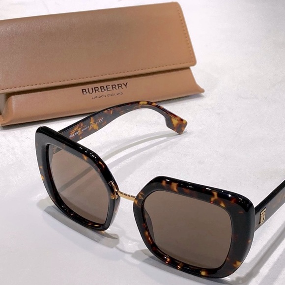 New Burberry Sunglasses - Picture 1 of 10
